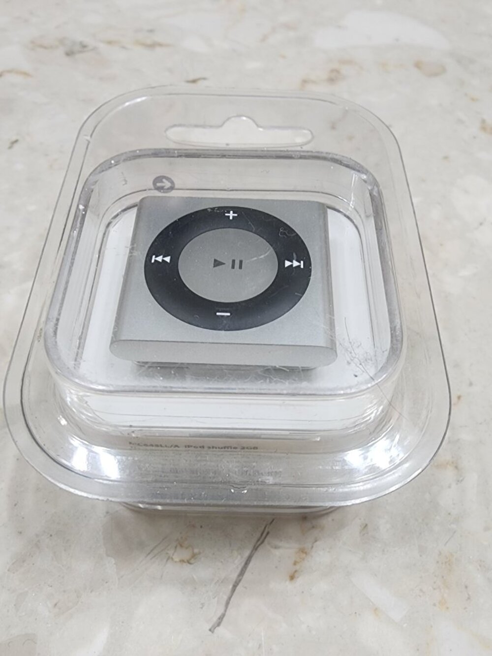 Brand New Sealed Apple iPod shuffle 4th Generation Silver (2 GB)